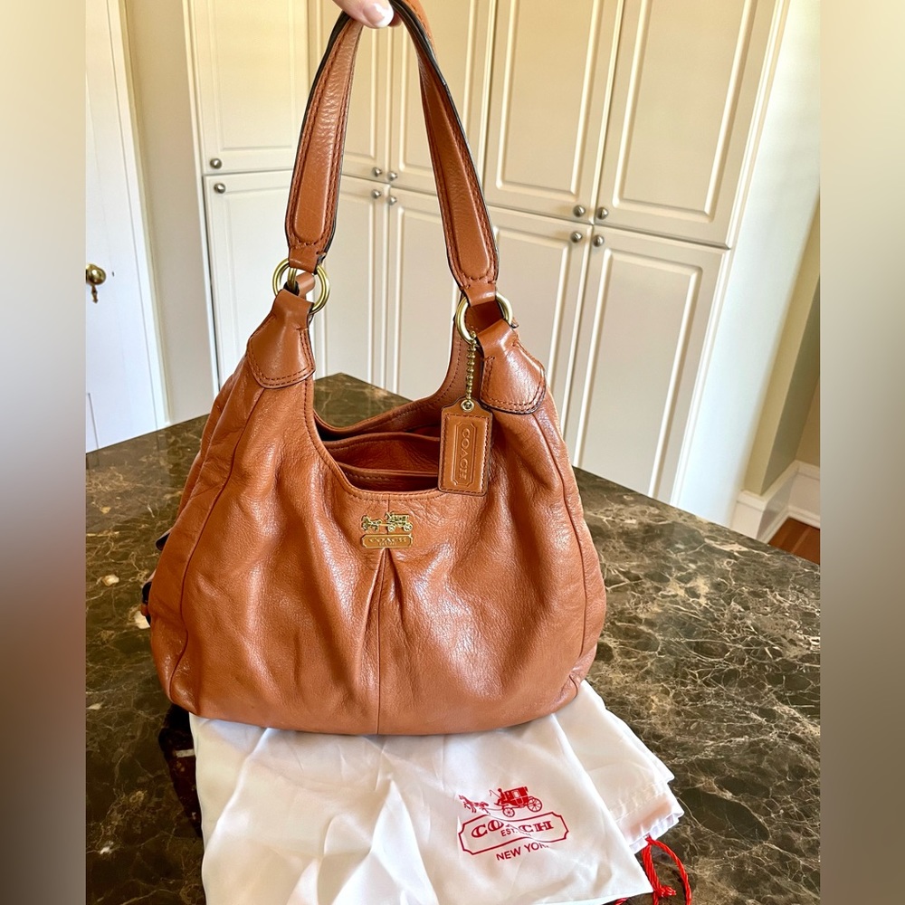 COACH genuine camel leather 3 compartment hobo bag w/ db in excellent condition!